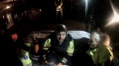 Lékaři zachraňovali opilce, začal po nich máchat nožem! VIDEO