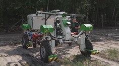 O lesní školky na Pardubicku se stará unikátní robot. Nahradí dva lesníky