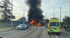 Srážka vlaku a kamionu v Olomouci. Na místě mohutně hořelo