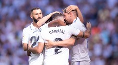 Real porazil i druhý Betis a upevnil si vedení. Za Barcu opět pálil Lewandowski