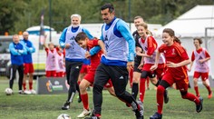 Figo proháněl na Žižkově české děti. Poborský zkoušel legendární lob