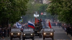 Rusko slavilo konec války. Armáda se chlubila novými zbraněmi