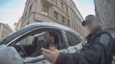 Opilý řidič zastavil uprostřed křižovatky a usnul. Policie ho viděla na kamerách