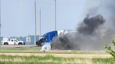 V Kanadě se srazil kamion s mikrobusem, zemřelo 15 lidí