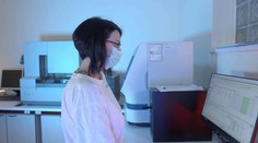 Českým policistům pomáhá mezinárodní databáze DNA. Vyřešila už pět případů
