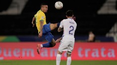Zkrat brazilské hvězdy. Kung-fu kopem sestřelil protihráče