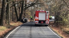 Řidiče z plamenů vytáhli svědci, jinak by v autě uhořel! VIDEO
