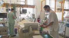 Stát chce dát nemocnicím rezervní lůžka. Ty by víc uvítaly pracovníky