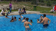 Horor na koupališti. Na zemi našli mrtvého nahého muže