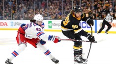 Pastrňák s Krejčím rozhodli o výhře Bostonu. Zářili i Vrána s Voráčkem