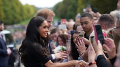 První portrét nejužší královské rodiny. Harry a Meghan mají konečně jasno