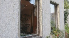 Drama v obci Tři Sekery: Matka synovi měla vyčíst nepořádek. Vzal na ni sekeru
