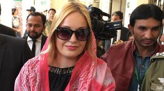 Tereza H., kterou čtyři roky věznili v Pákistánu, je těhotná. Ukázala bříško