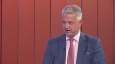 Splátkové prázdniny končí. Lidé musí začít šetřit, řekl ředitel banky