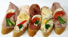 Češi si Silvestr bez chlebíčků neumí představit! RECEPTY