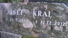 Zemřu 12. 12. 2012, je na náhrobku. Proroctví? Nebo plán sebevraždy?