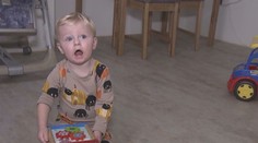 Malý Honzík trpí následky gastroschízy. Rodičům pomáhá Dobrý anděl