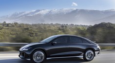 Světové auto roku je elektrické, jak jinak. Bodovalo dojezdem i parádním designem
