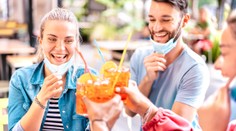 Pozor na nealkoholické varianty drinků a piv! Vedou k závislosti, varují experti