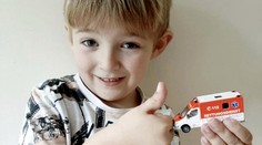 Chlapeček zachránil svou maminku! Sanitku přivolal díky číslu na hračce