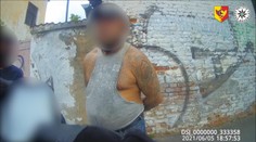 Kopance do hlavy a rány pěstí. Muž se v Praze stal obětí brutálního útoku