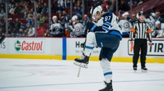 Takhle pálí Reichel mladší. Syn legendy vstřelil první gól v NHL