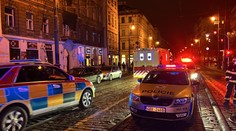 Auto srazilo v centru Prahy dva chodce, oba jsou těžce zranění
