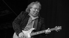 Zemřel člen kapely Whitesnake. Její hity kralovaly v osmdesátkách, hrála i v Praze