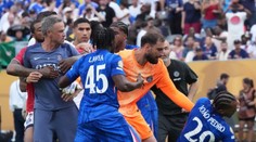Trenér PSG neunesl prohru ve finále. Po konci utkání udeřil hvězdu soupeře