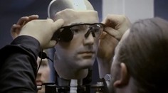 REVOLUCE: Seznamte se, to je Frank! První bionický robot světa!