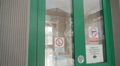 Rvačka před policejní stanicí v Úpici. Strážci zákona měli pádný důvod nezasáhnout
