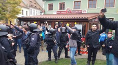 Pieta Romů v Žatci přerostla ve rvačku, zasáhli těžkooděnci