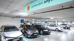 Zájem o sdílená auta roste. Pražské obchoďáky umožní parkování zdarma