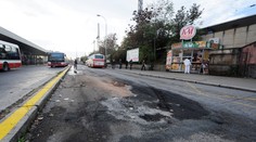 Vrak autobusu na Smíchově zmizel. Odvezl ho majitel, přelstil úřady