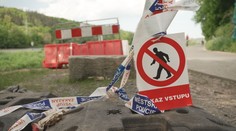 Cyklostezka na severu Prahy je uzavřená. Lidé skrze ní přesto projíždí