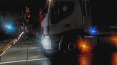 Kamion vjel na přejezd ve Studénce i přes zákaz. Naštěstí vyvázl bez nehody