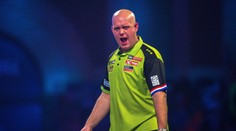 I mistr tesař se někdy utne. Van Gerwen předvedl šílenou minelu