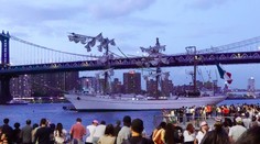 Historická plachetnice v New Yorku narazila do ikonického mostu. Dva mrtví