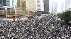Masové protesty v Hongkongu, desítky tisíc lidí zablokovaly ulice