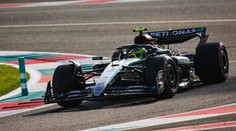Krutý konec u Mercedesu. Hamilton měl v kvalifikaci smůlu, najel na patník