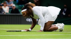 Hráče na Wimbledonu rozčiluje mokrá tráva. Kyrgios ji chtěl ještě pokropit