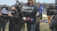 Křeslo pod Trumpem se houpe stále víc, jeho konec chtějí další politici