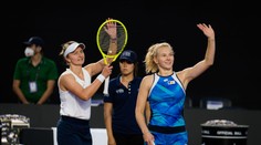 Krejčíková se Siniakovou postupují ze skupiny, porazily vítězky Wimbledonu