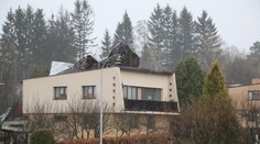Zemí se hnaly bouřky s kroupami. Vzdušný vír odnášel střechy