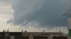 Východními Čechami se zřejmě prohnalo slabé tornádo. Zachytili jej lovci bouřek