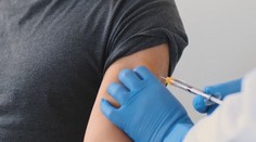 Komplikace při očkování. Společnosti hlásí vedlejší účinky svých vakcín