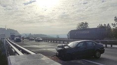 Hromadná nehoda na Vysočině uzavřela D1. Zranilo se pět lidí