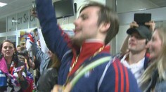 VIDEO: Fantastické přivítání Lva! Překvapení hokejisté byli samá sranda