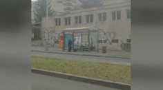 Šokovaný muž natočil, jakým stylem se čistí zastávky. Pracovníka hned propustili