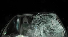 Chodce se sluchátky na uších srazilo auto, nebyl v noci vidět
